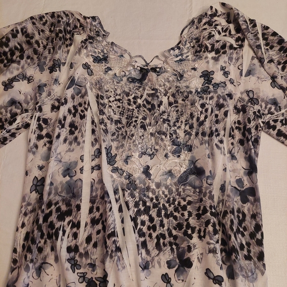 Simply Irresistible Black White Butterfly Pattern Top Flowy Lace Back Size PL - Picture 5 of 13